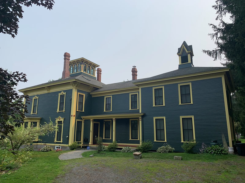 Historic home painted by Innovative Painting & Restoration.