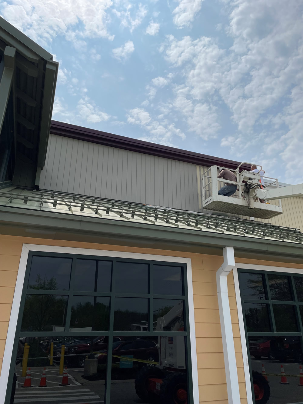 Commercial exterior painting of Hannaford's grocery store.